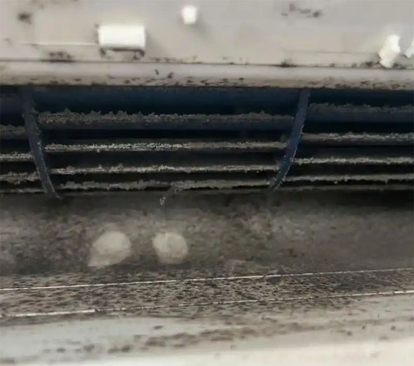 霸州空调吹的风有股烧焦味是怎么回事